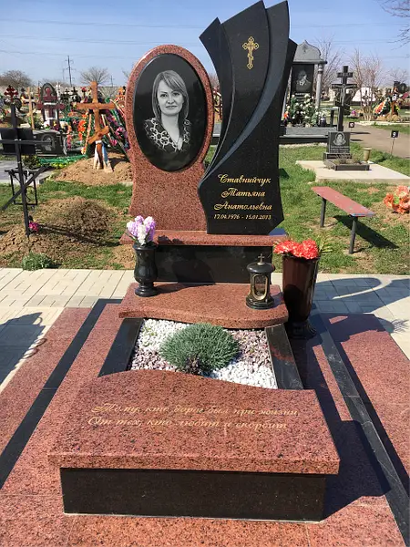 Одинарний пам'ятник на могилу