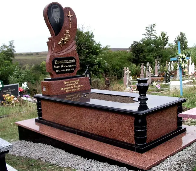 Одинарний пам’ятник на могилу