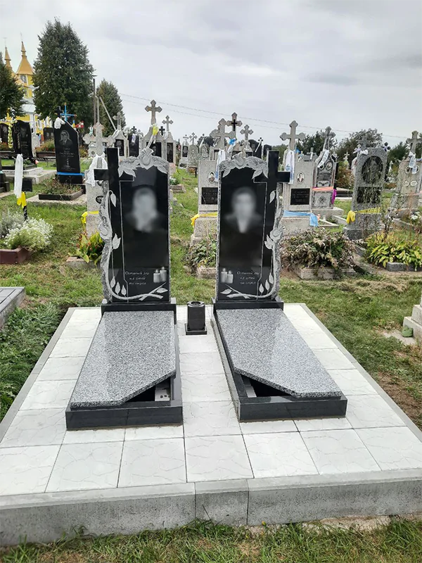 Подвійні пам’ятники