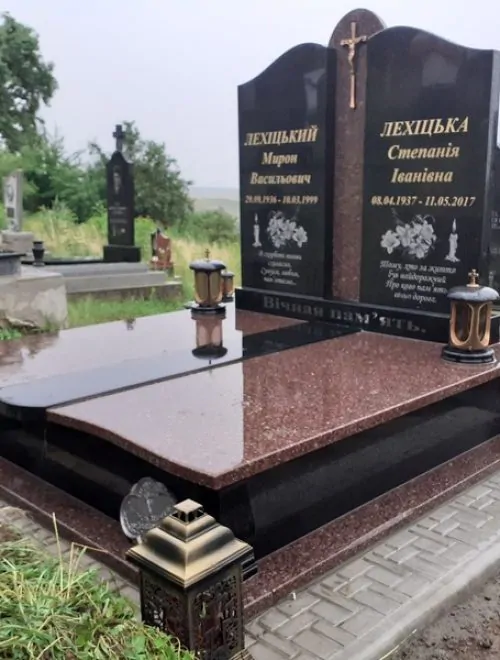 З чого складається памятник на могилу