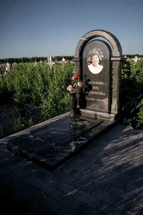 Пам’ятник на могилу бабусі