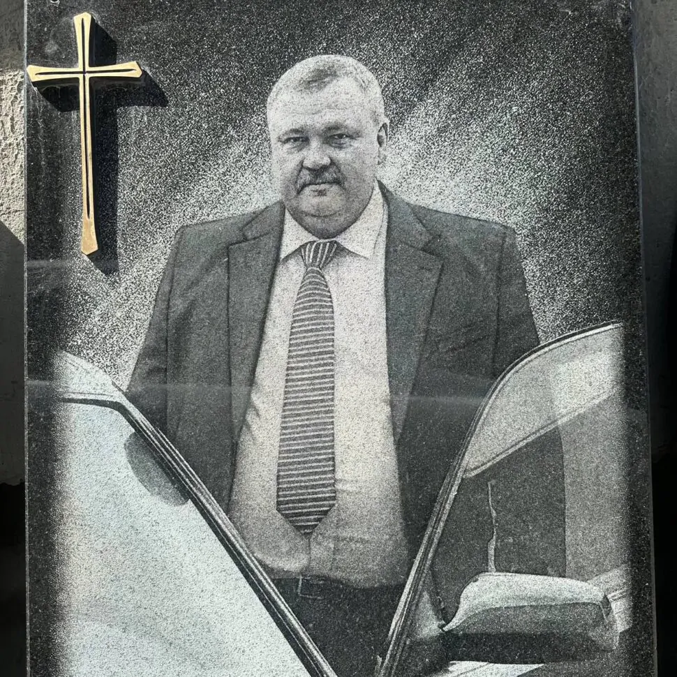 Портрет на пам’ятнику